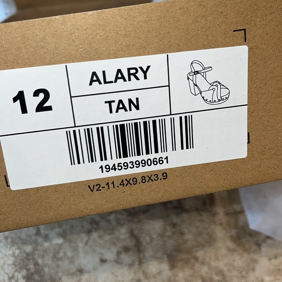 JOURNEE Collection ALARY style in tan size 12 - Picture 10 of 11